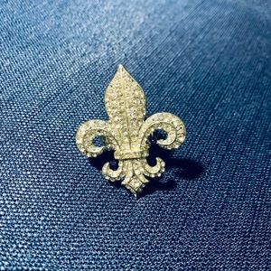 Crystal Fleur De Lys Stretch Ring Bracchiale